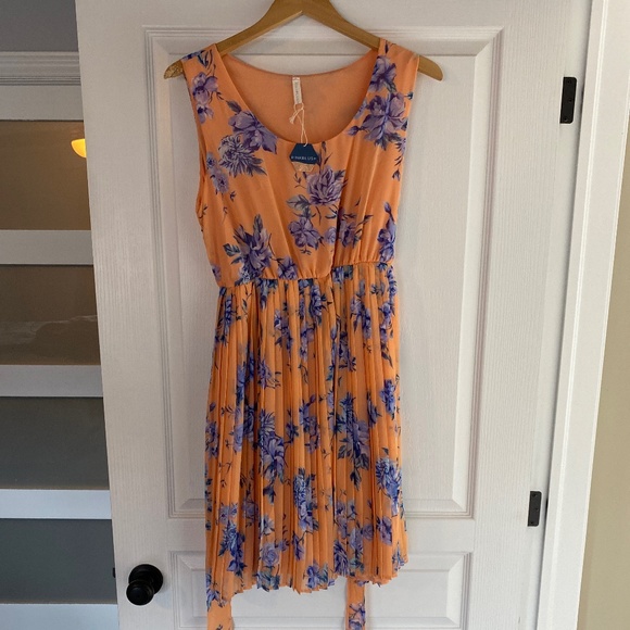 Pleated Maternity Dress with waist tie - Picture 1 of 2